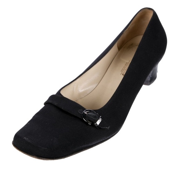 Ferragamo Authentic Salvatore Ferragamo Minuetto Black Pumps - Picture 1 of 10